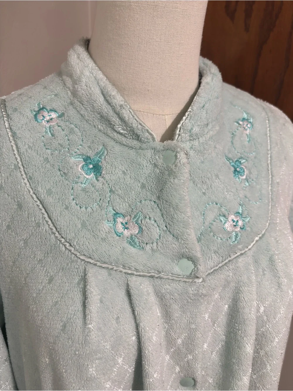 Croft & Barrow Vintage Granny Cottage Fuzzy Plush Robe Size Medium Blue Teal - Picture 2 of 9